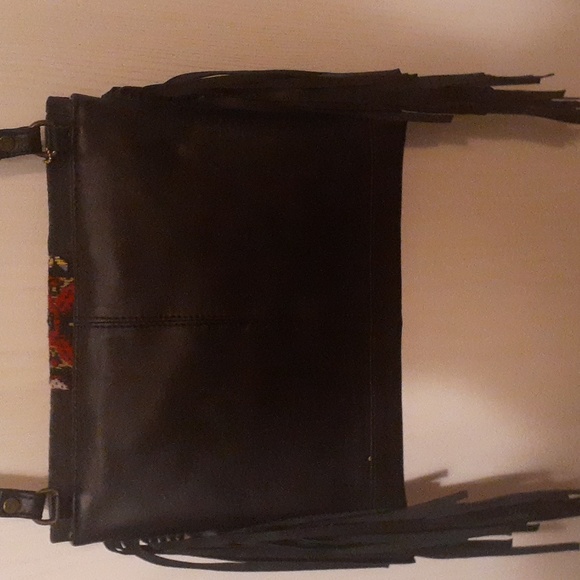 black fringe leather tribal shoulder bag. - Picture 4 of 4